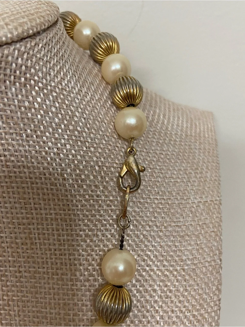 Vintage Faux Pearl Necklace Gold Tone Fluted Beads 18” Classic Statement